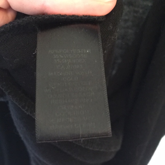 Black sweater cross drape - Picture 4 of 4